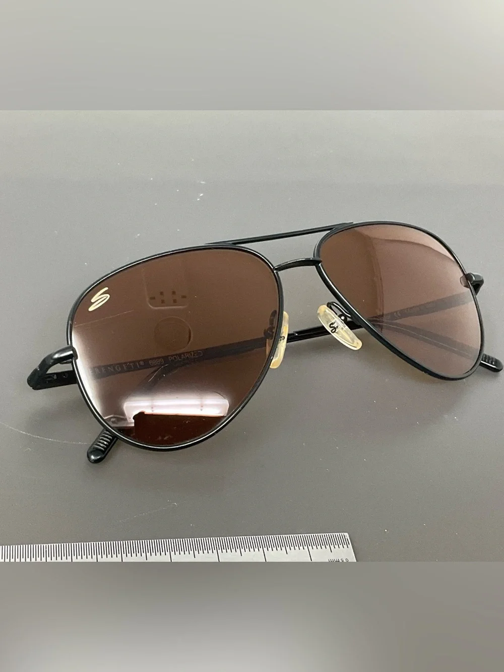 Serengeti Sunglasses Small Aviator photochromic polarized 6889 some scratches